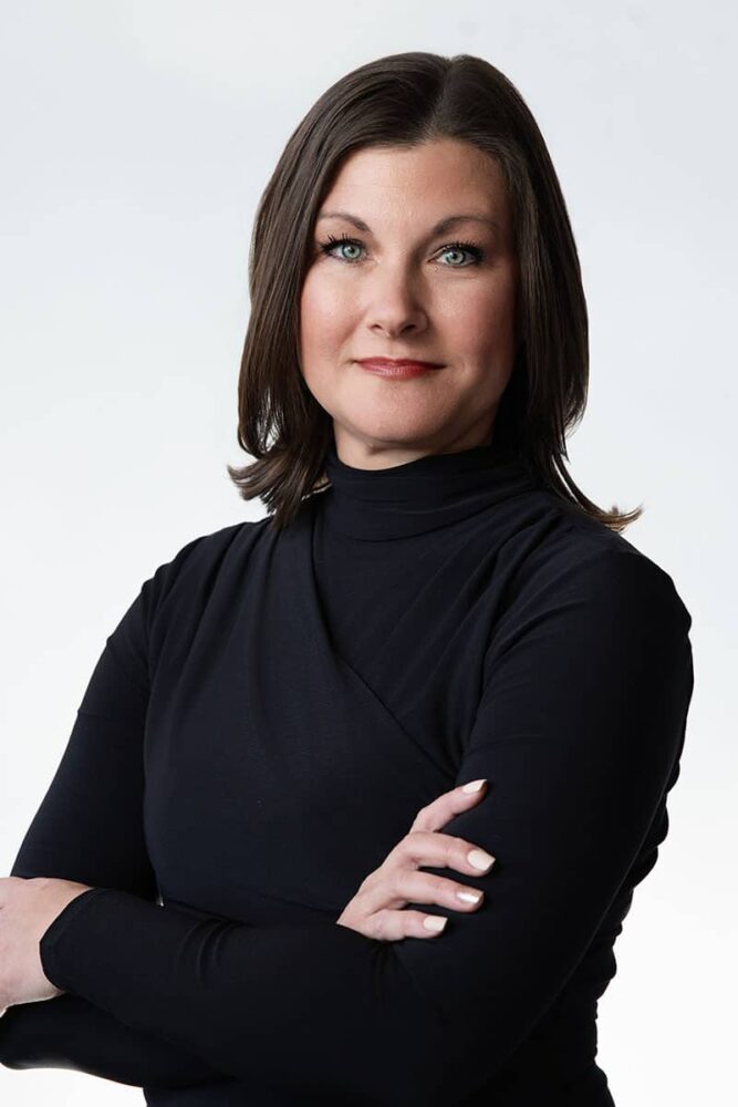 Fotografíagrafía de Mandy Byte, asistente legal en McIntyre Law Firm.