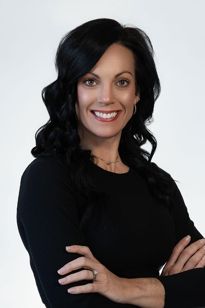 Fotografía de Courtney Detweiler, asistente de litigios de productos y medicamentos en McIntyre Law Firm.