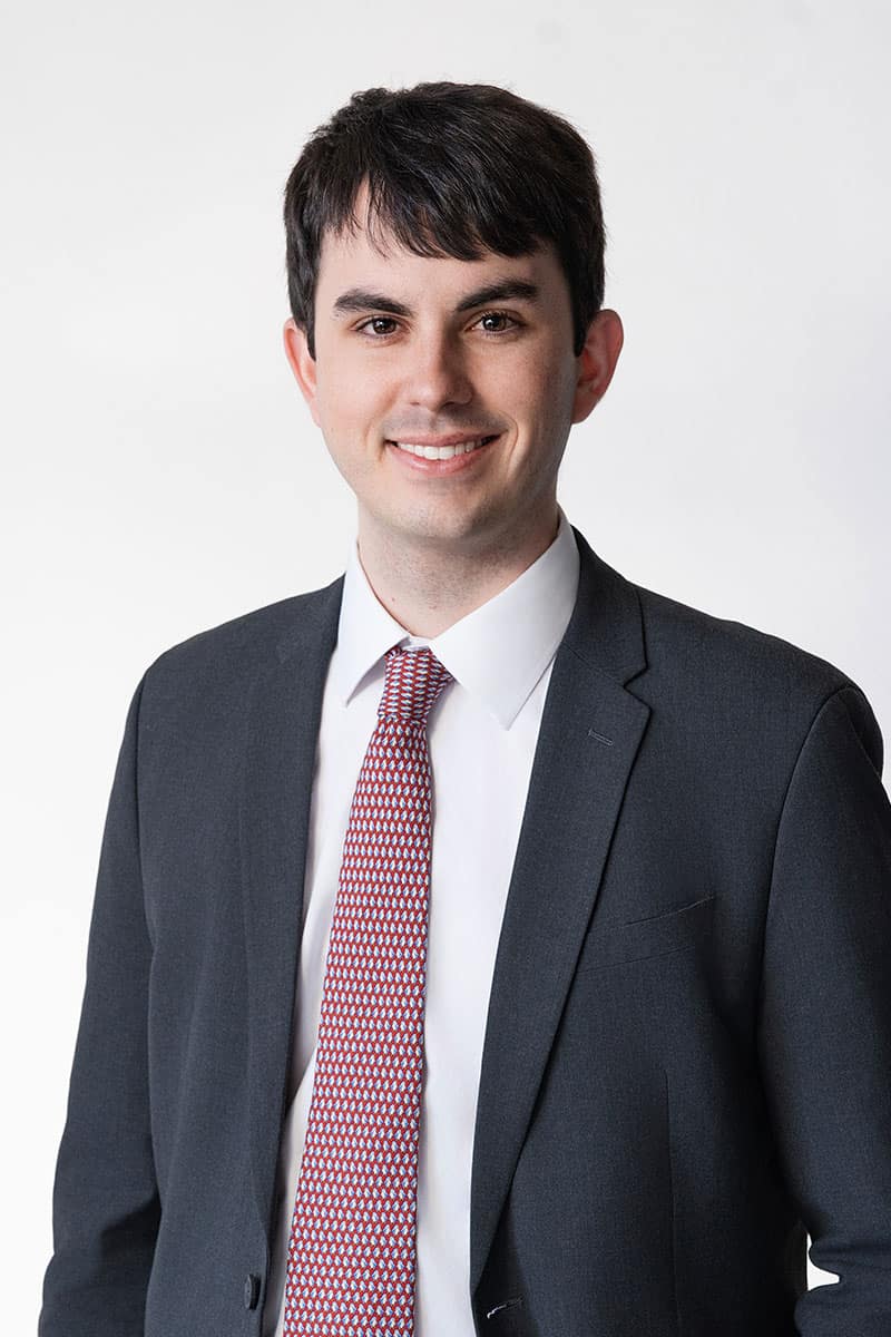Fotografía de Daniel Zonas, abogado en McIntyre Law Firm.